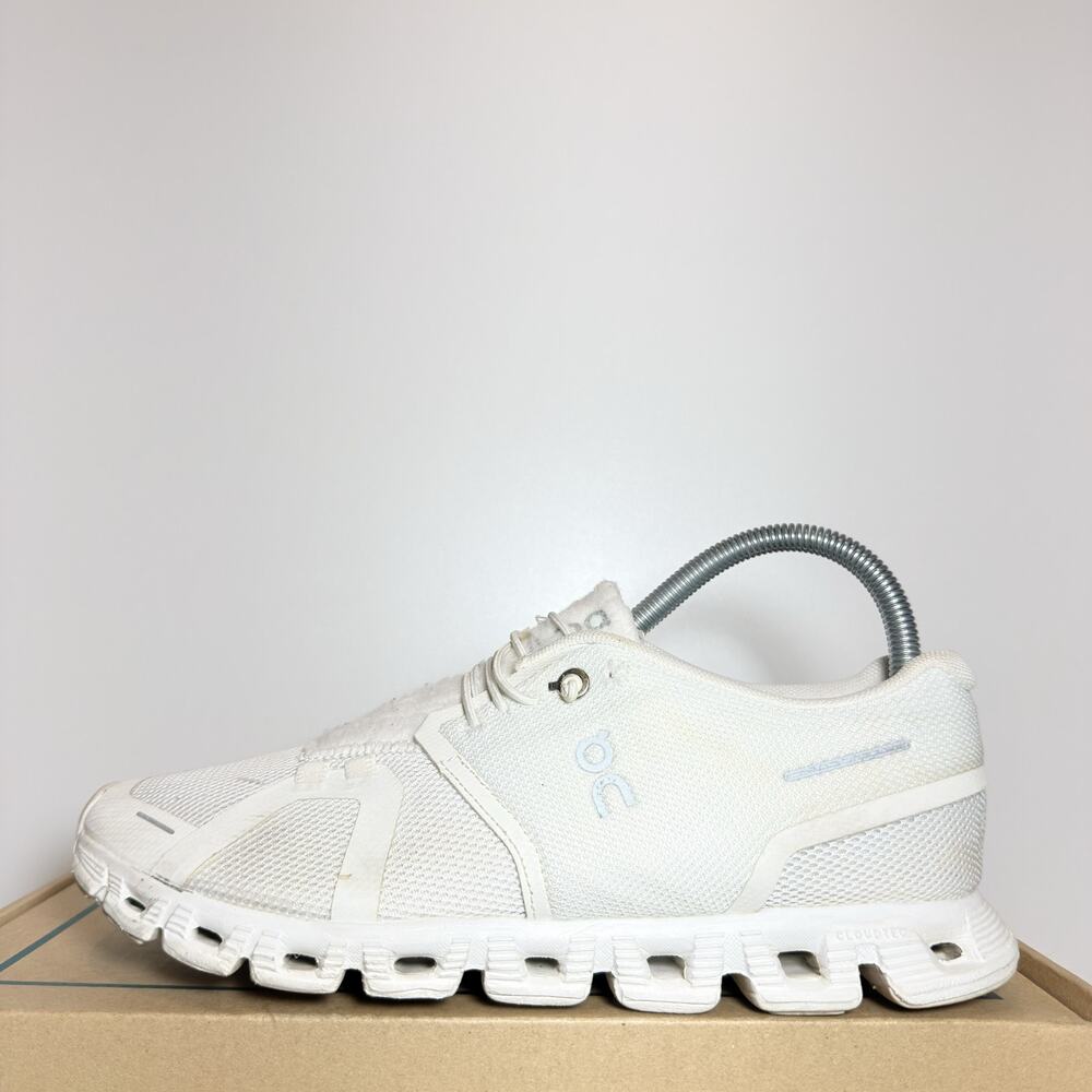 On Cloud 5 Womens Size 8 All White Running Shoes Speed Lacing Sneakers Used